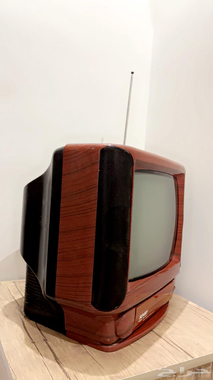 An old Sony brand television63619643723650111