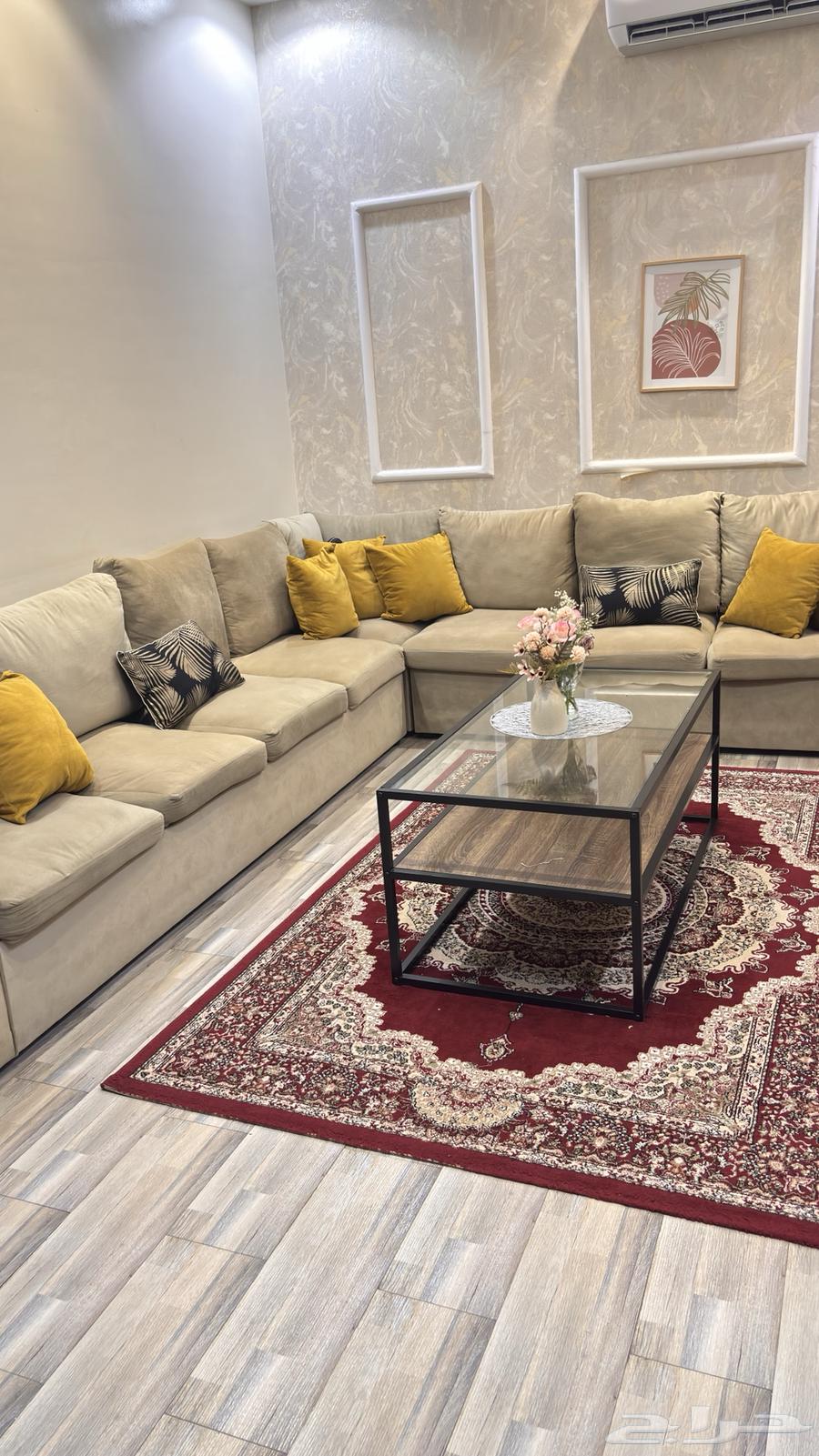 Sofa with table and carpet63624867902595111