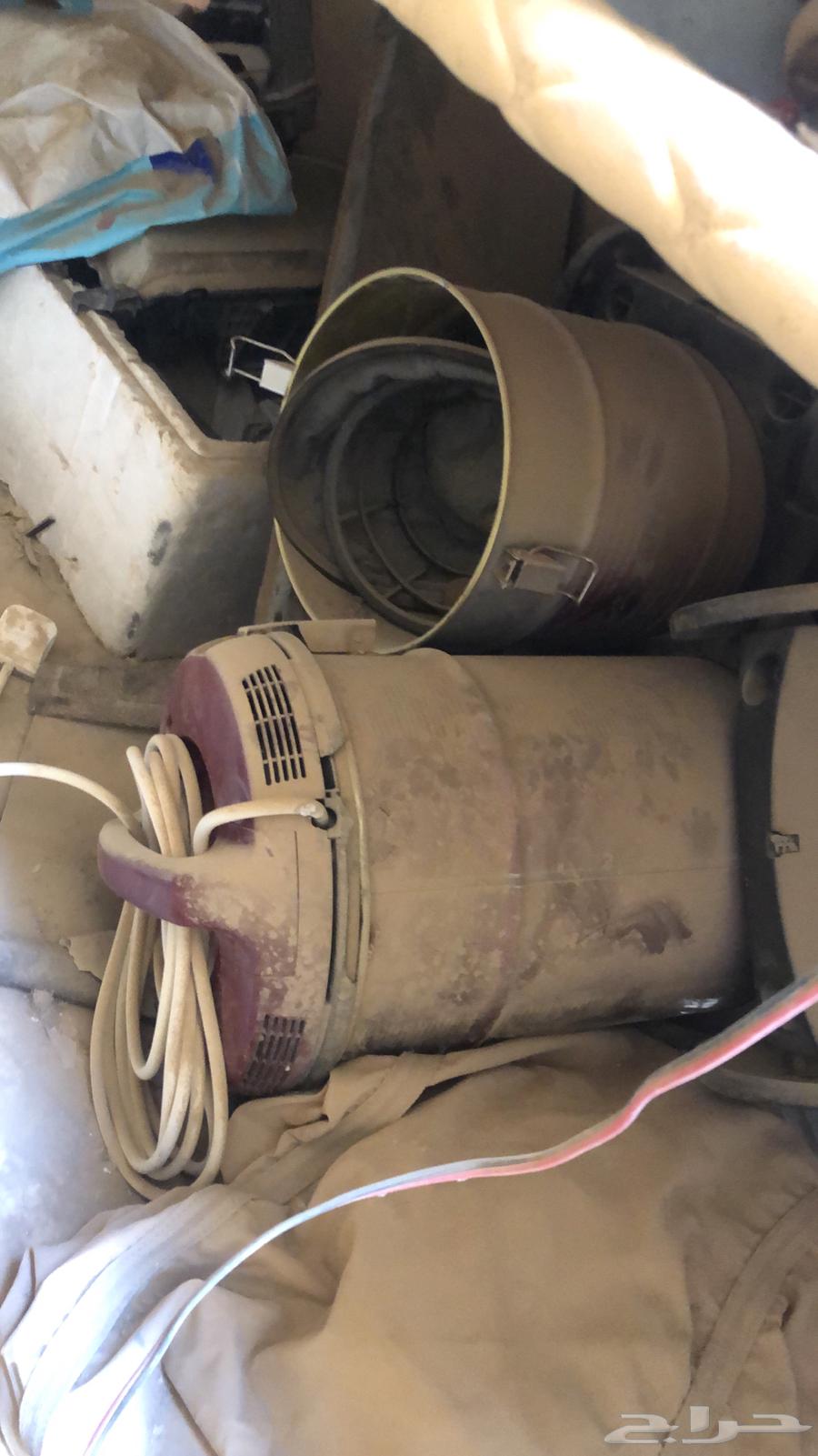 A coffee machine priced at 250, two vacuum cleaners, and an internally broken screen63625110841987111