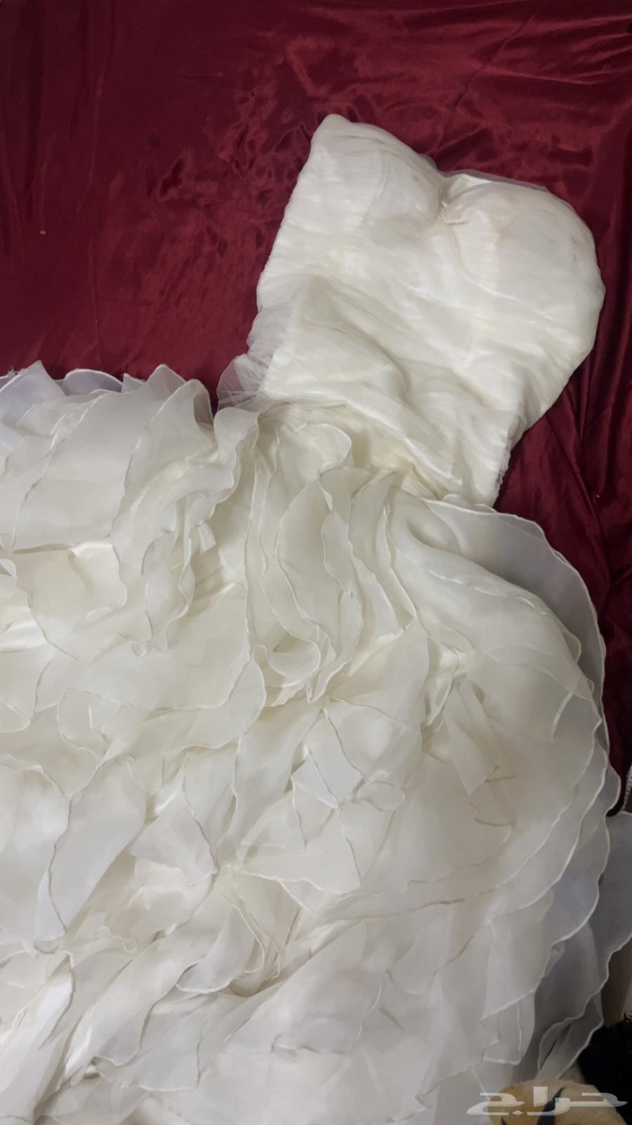 I bought the queen dress for 800 and over 200 on offer, wore it only once63623794390787112