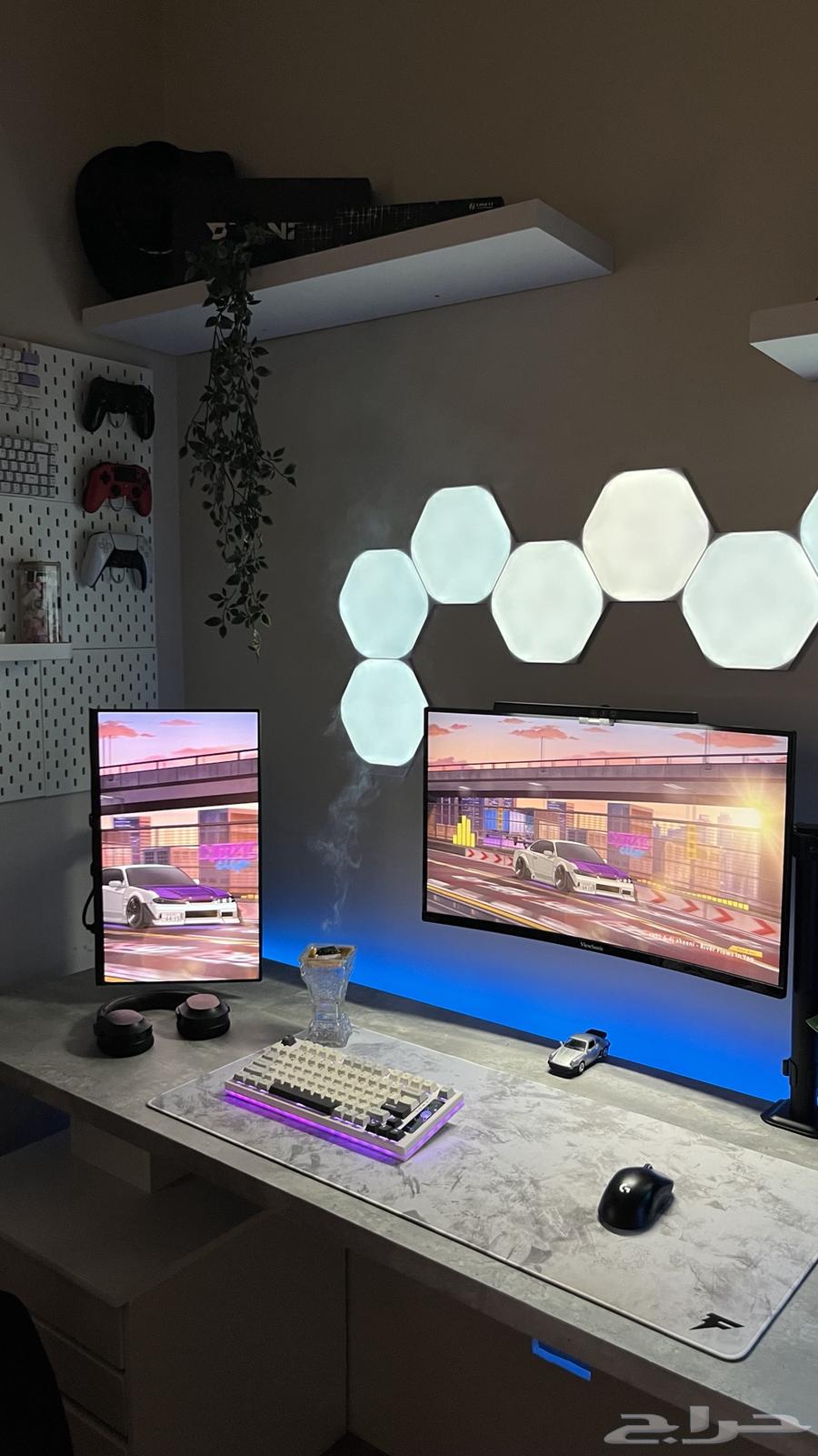 شاشتين قيمنق63622794285314112