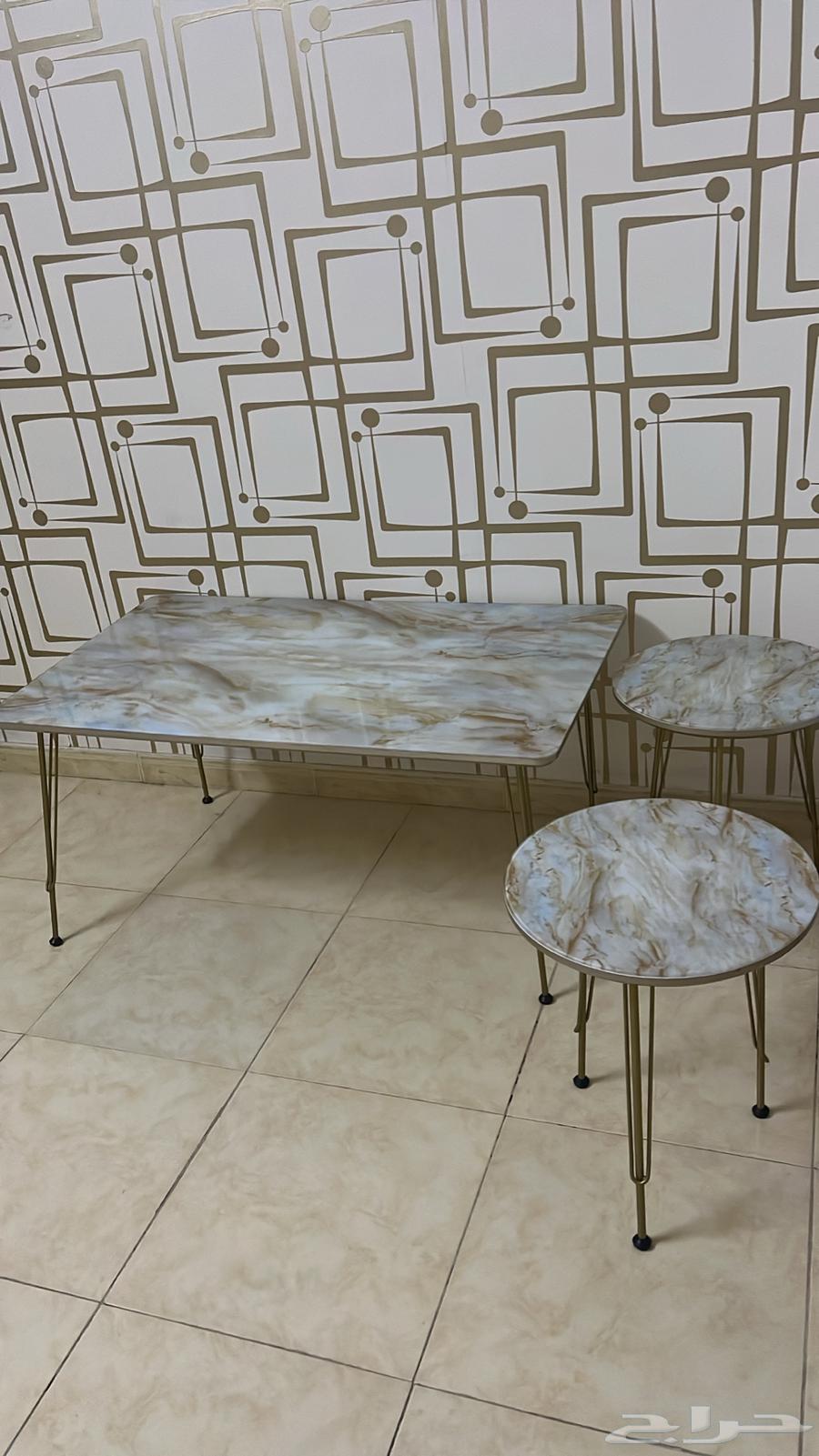 Plasma and table for sale63620426524931111