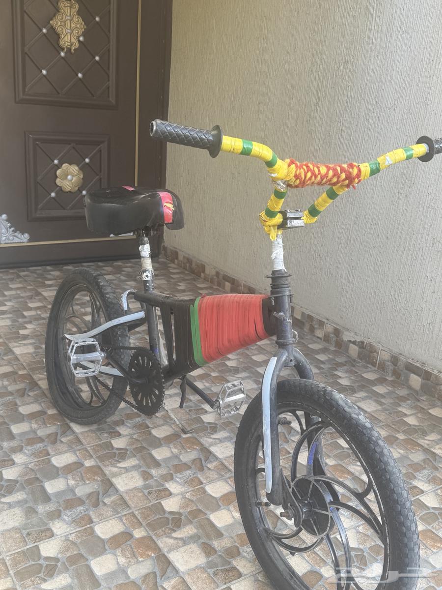 Clean Cobra bike, back tire punctured, for sale63622881963267111