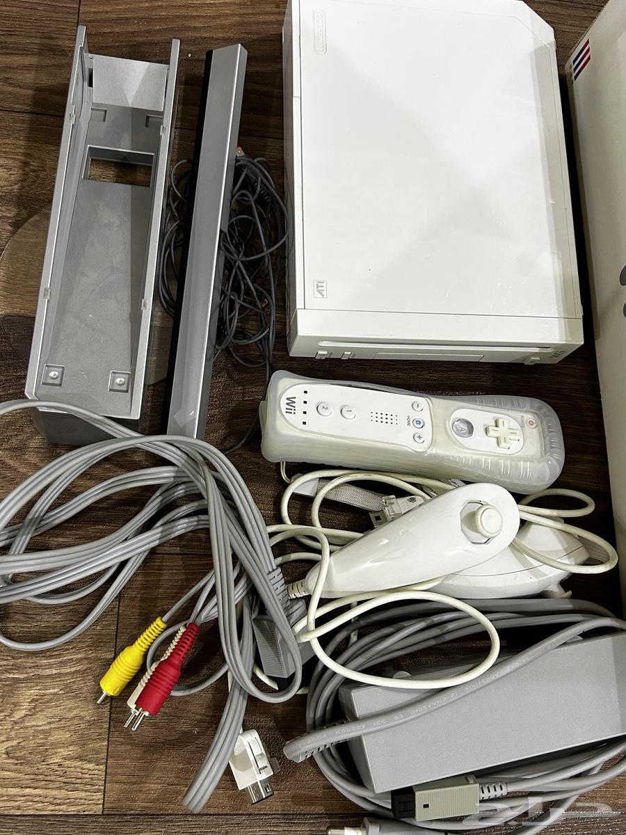 Wii console with box and accessories63618961428099112