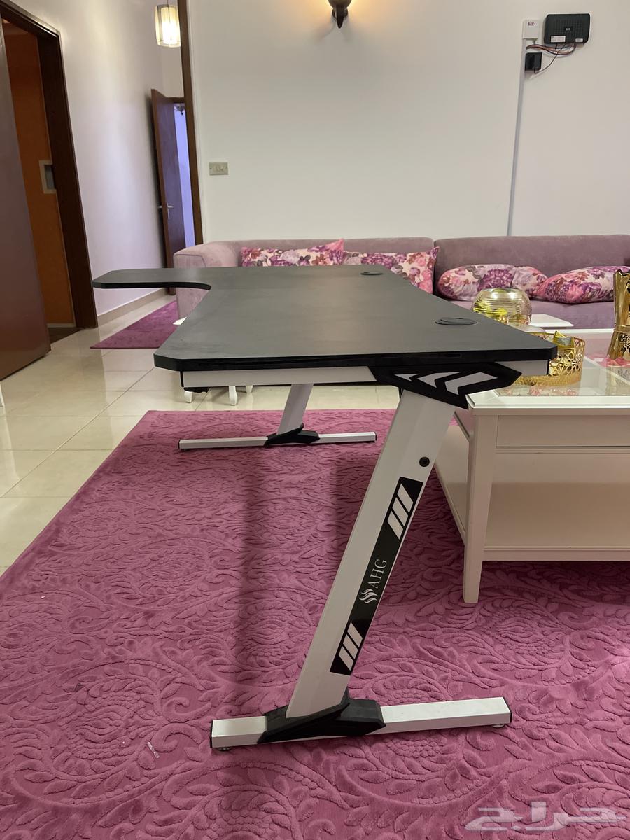 طاولة pc للبيع63624621514241111