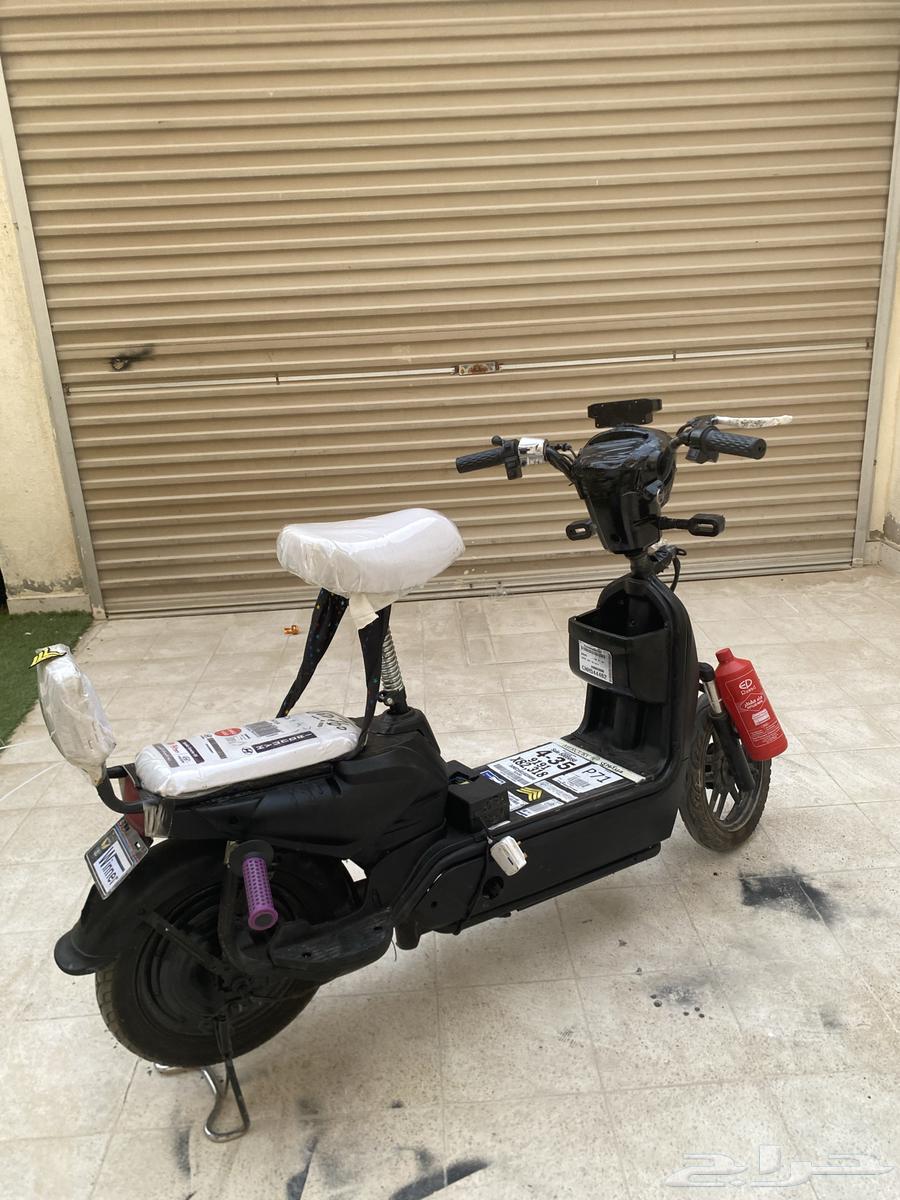 75 speed scooter, new, modified, selling for 1200, rear tire damaged63623047511041111