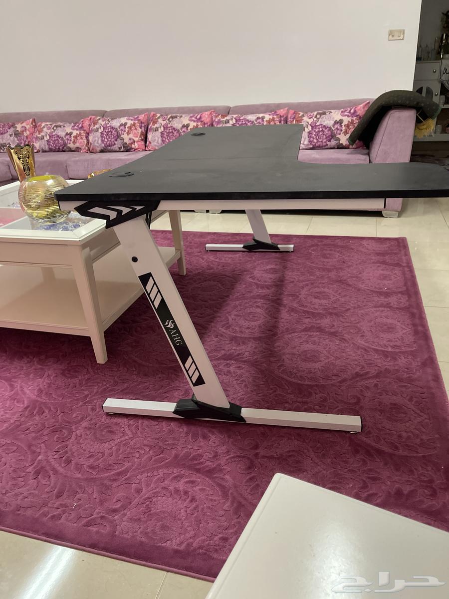 طاولة pc للبيع63624621514241112