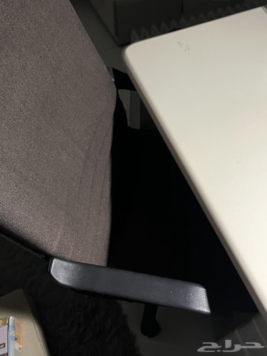 Office desk and chair63625197105923111