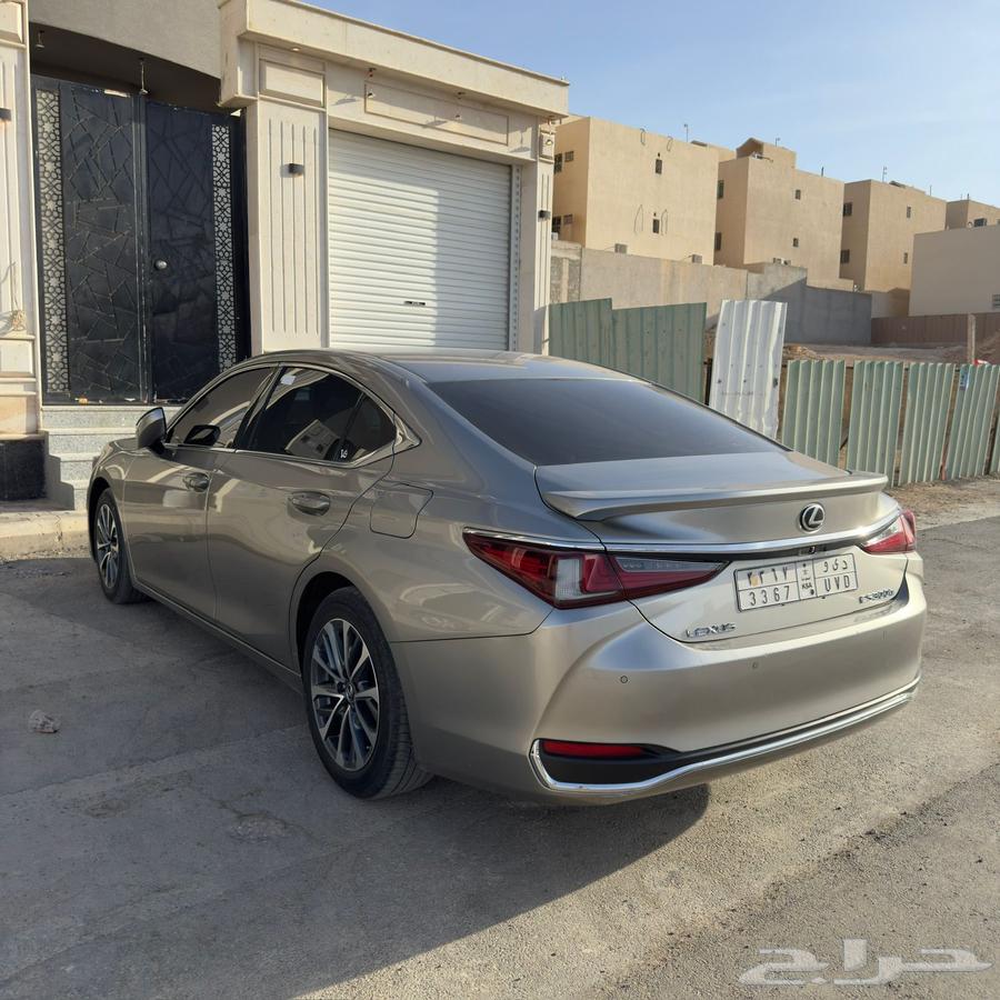 لكزس ES300 هايبرد 202463655058006913112