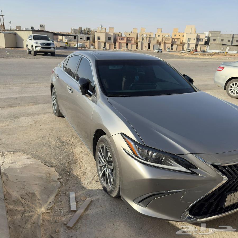 لكزس ES300 هايبرد 202463655058006913111