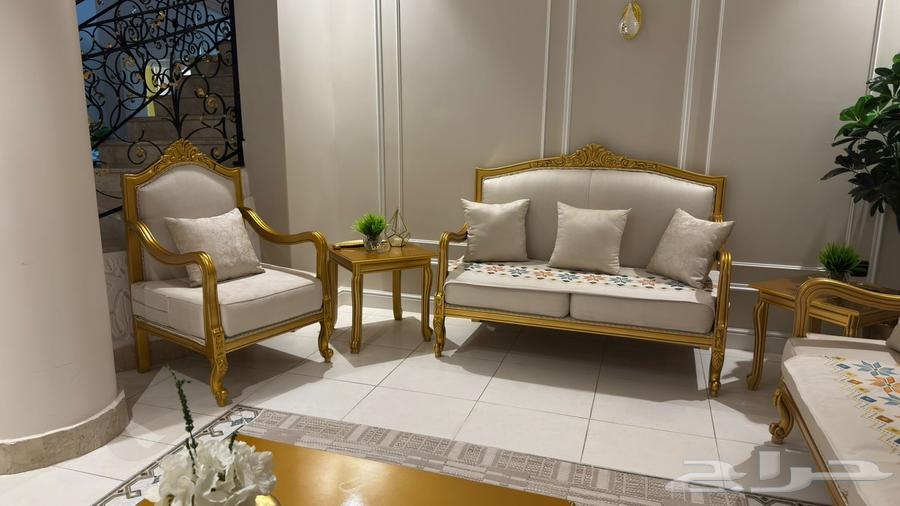 Almost New Gilded Couch63620337902081111