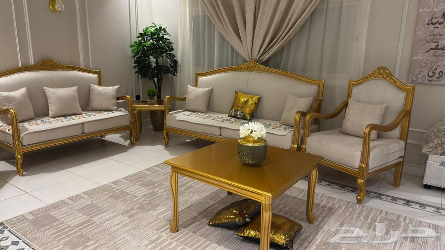 Almost New Gilded Couch63620337902081112