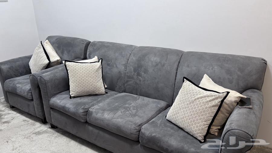 Sofa for sale and an entrance composed of two shelves and a divided entrance used63624448281987114