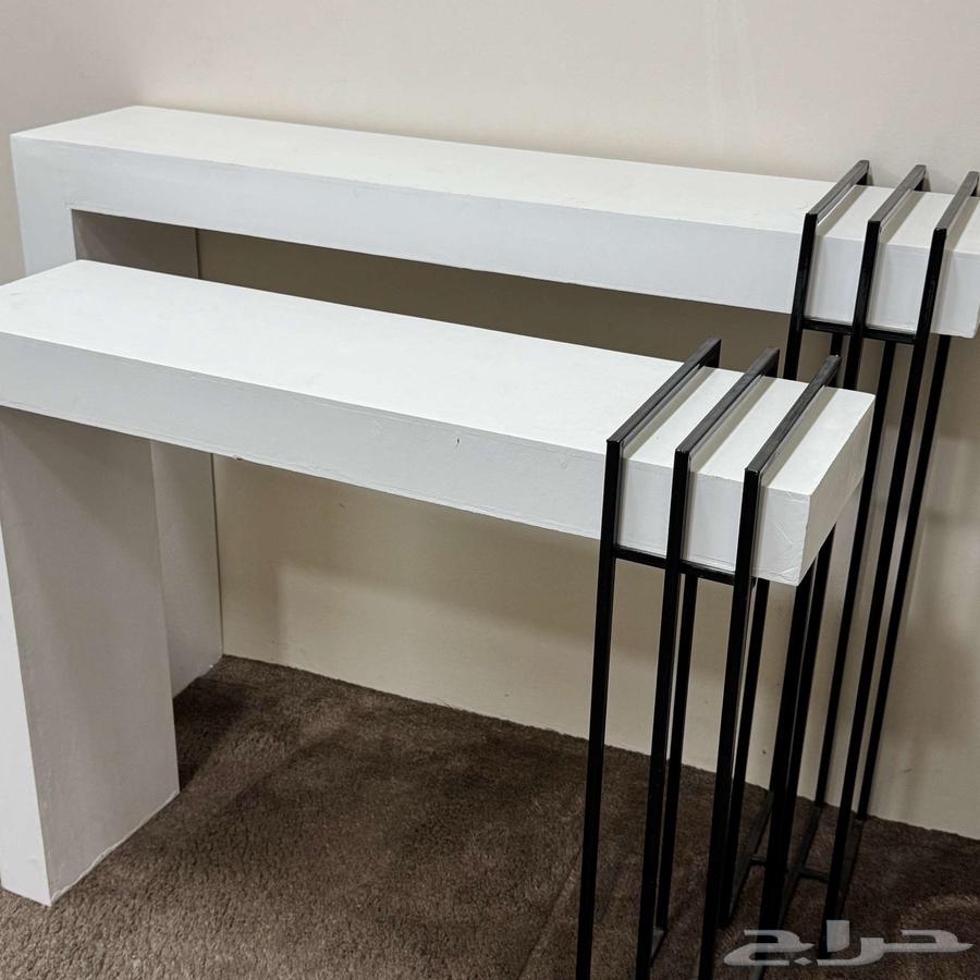 Sofa for sale and an entrance composed of two shelves and a divided entrance used63624448281987111