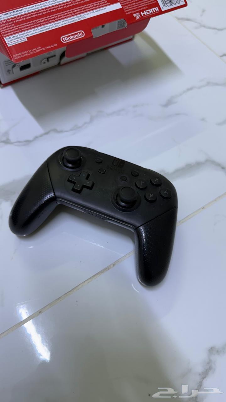 Nintendo Switch device and Lenovo mobile phone63618965134849113