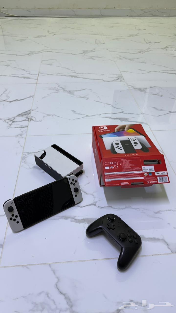 Nintendo Switch device and Lenovo mobile phone63618965134849111