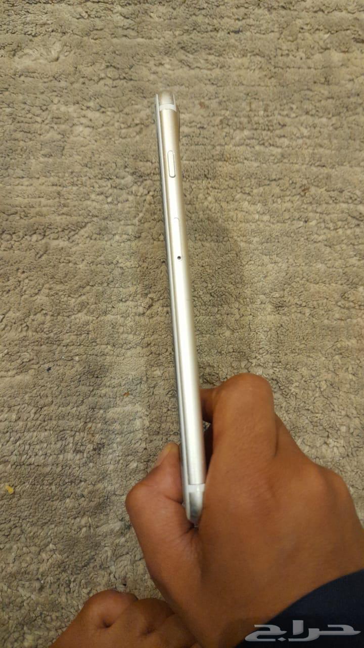 iPhone 763624216442114112