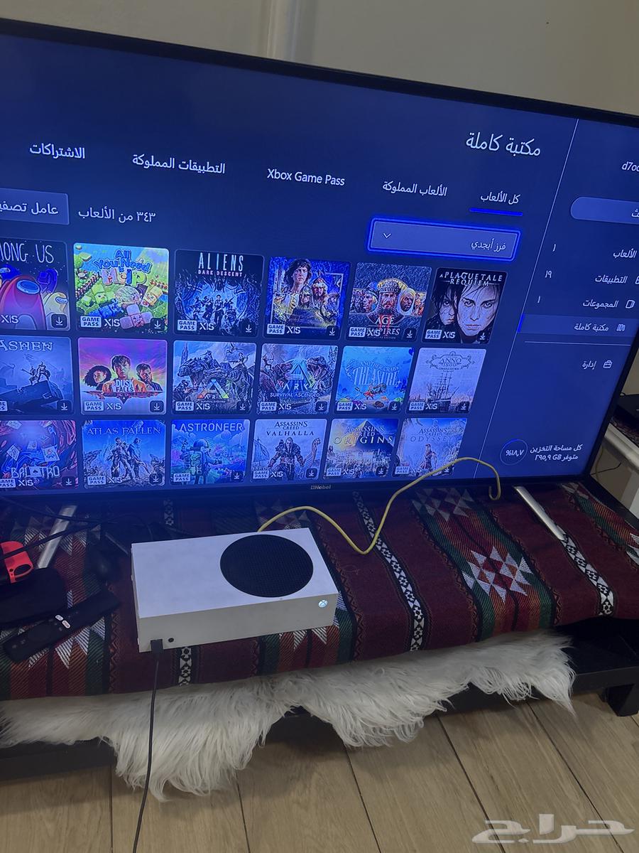 Xbox Series S on Suma with two controllers and FIFA 2563654691079427110
