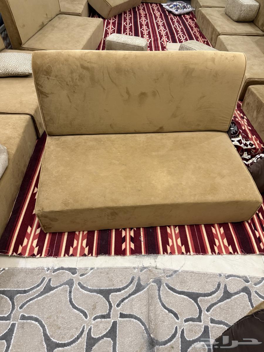 للبيع الكنب الي بصور مع الفرشة اعلى سومه63655163214211113