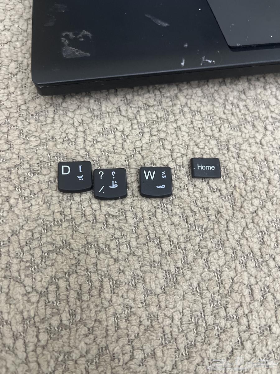 Laptop with intact buttons, some keyboard keys are popped out but the buttons are present63655101581313112
