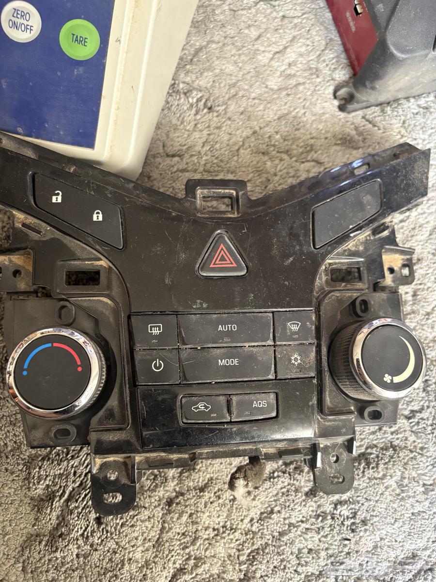 Azera 2012 Modem and Spare Parts and Amplifier63654954794113112