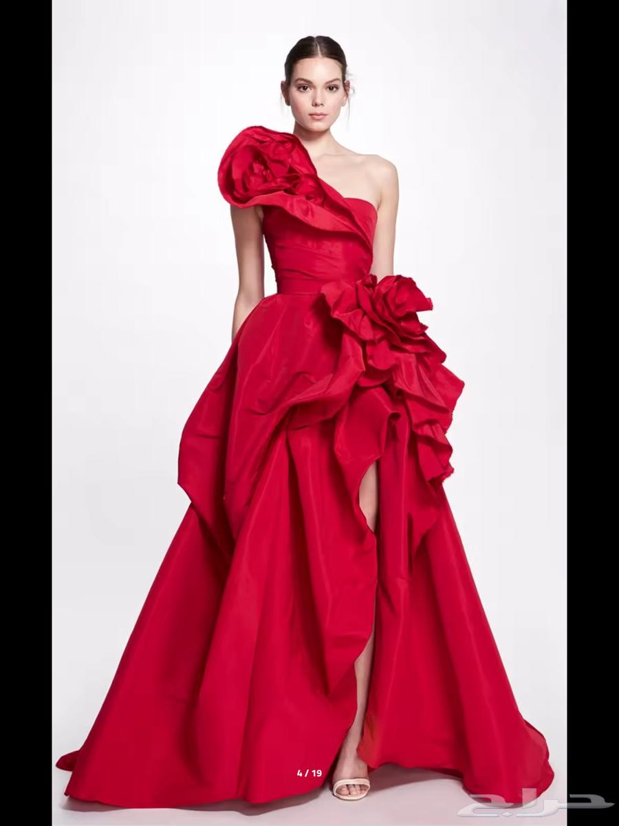 A new dress that has not been worn63654697879938110
