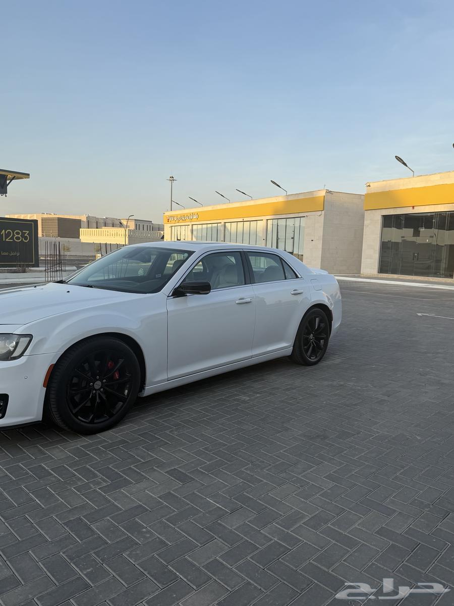 للبيع كرايسلر 2015 V8 عليها كت SRT63655785574657111