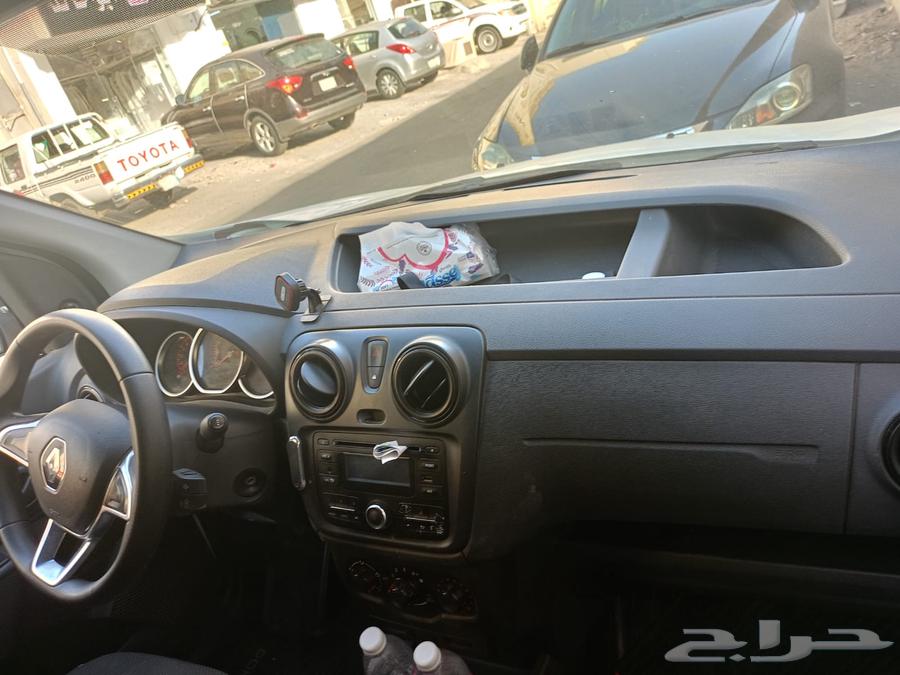 سيارتين مجهزه للمطاعم رينو 202263655174351363110