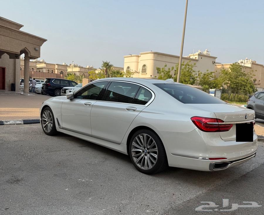 فرصة لا تفوت لعشاق الفخامة سيارة BMW 740Li63655179453058113