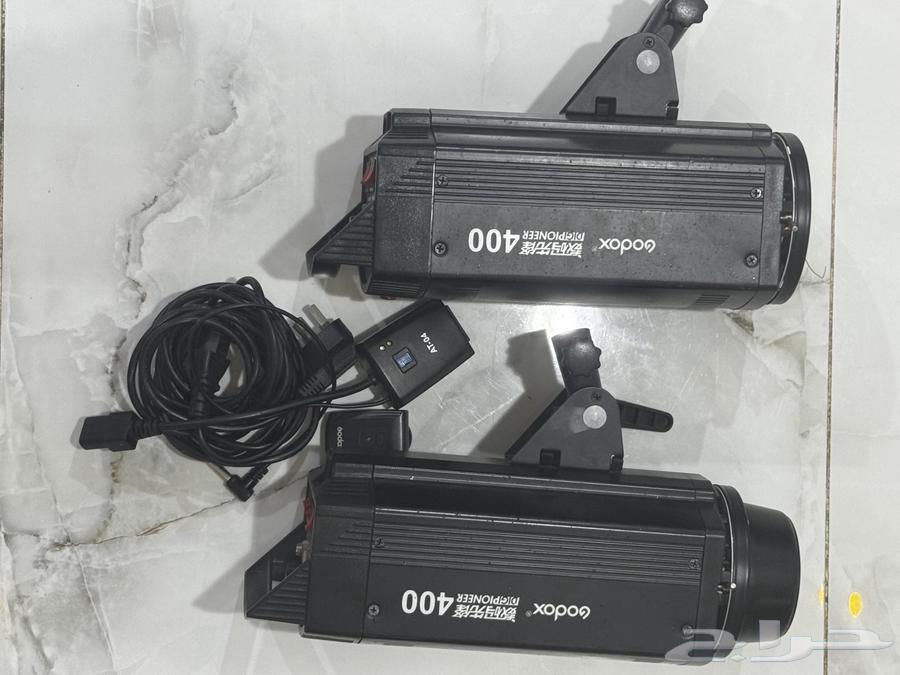 Photographic lights63654687570562110