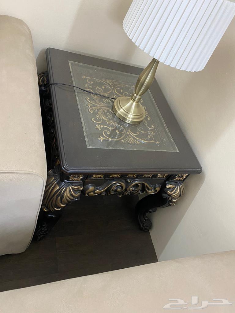 Selling a luxurious table set63654686759938111