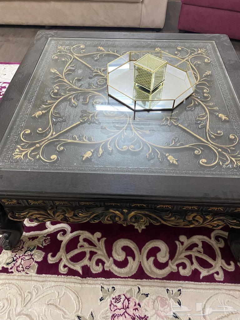 Selling a luxurious table set63654686759938110