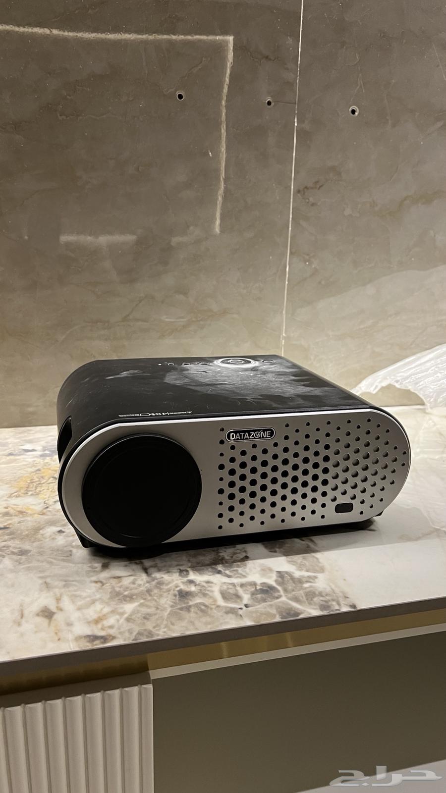 Laptop and projector63655102947970114
