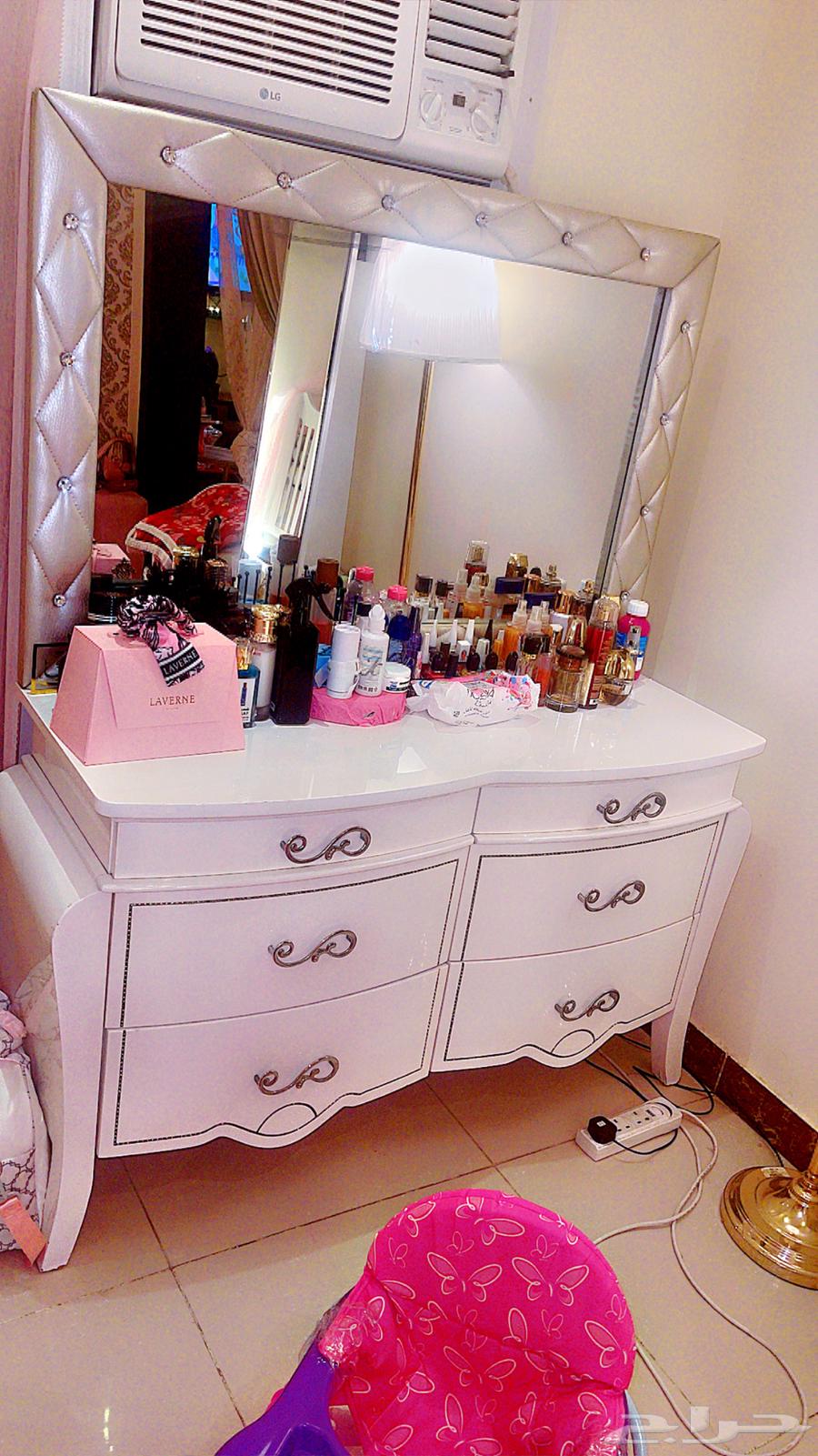 Semi-new bedroom.63655107868802112