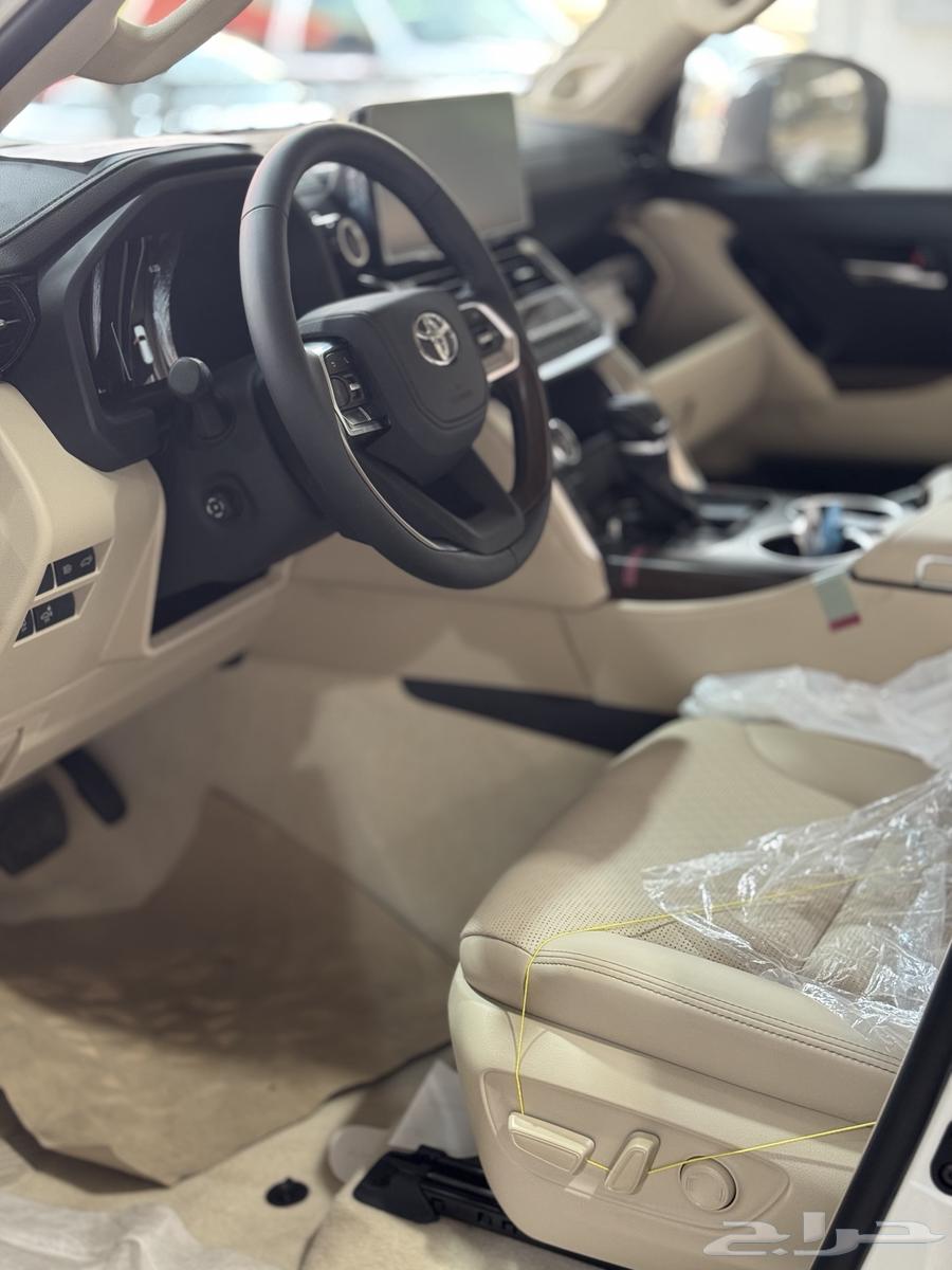 2025 Land Cruiser VX Hybrid Lowest Price (Saudi)63667650612225114