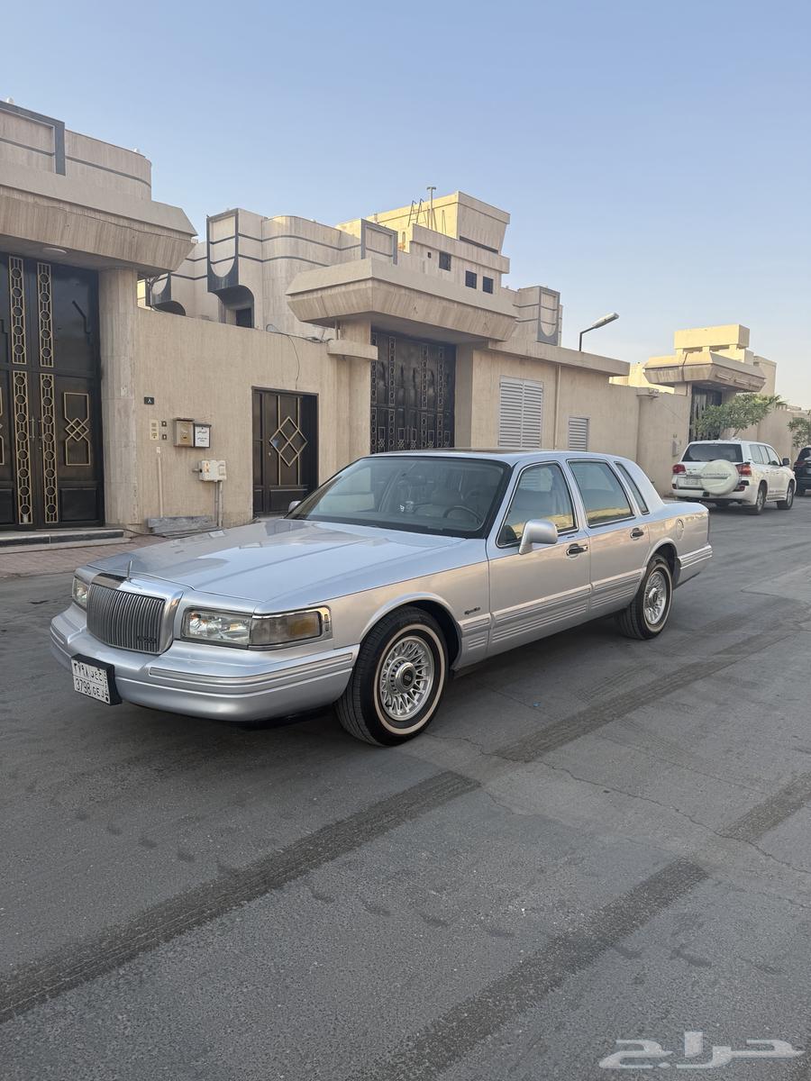 Lincoln Town Car Cartier Full Option 199763667499553281111