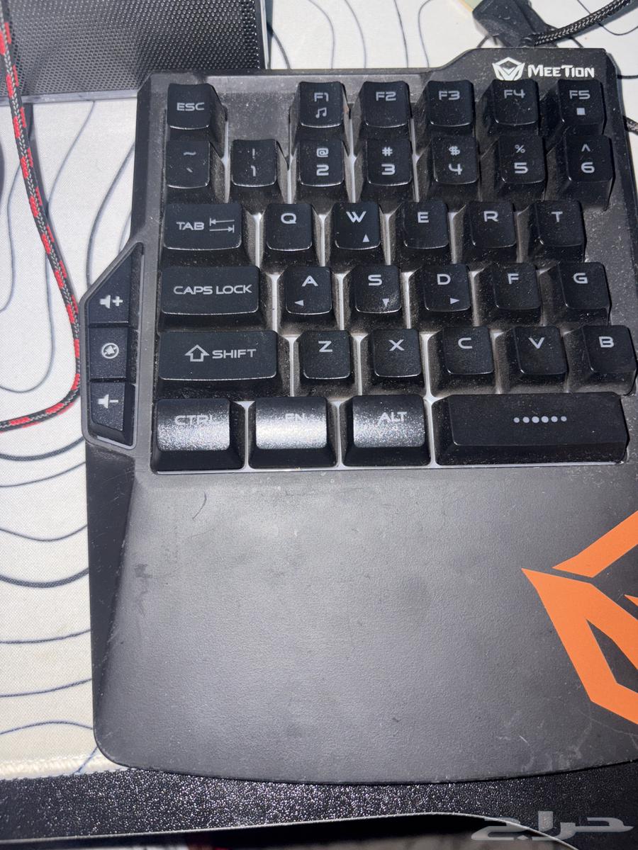 For sale mouse, keyboard, and headset, price 500, individually 45063655111190275111