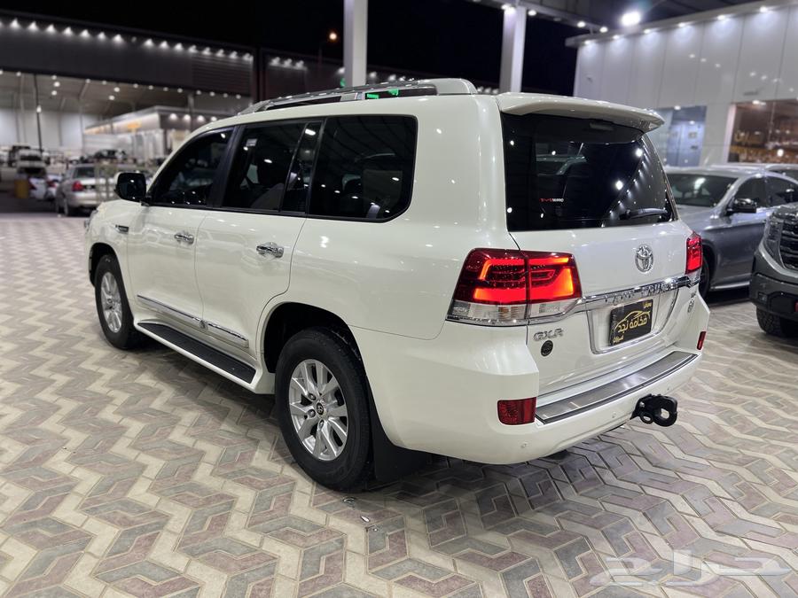 Toyota Land Cruiser 2021 imported from Al-Sayer, 64,000 km, excellent condition63668986581250113