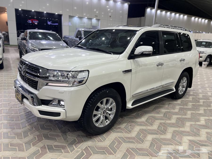 Toyota Land Cruiser 2021 imported from Al-Sayer, 64,000 km, excellent condition63668986581250112