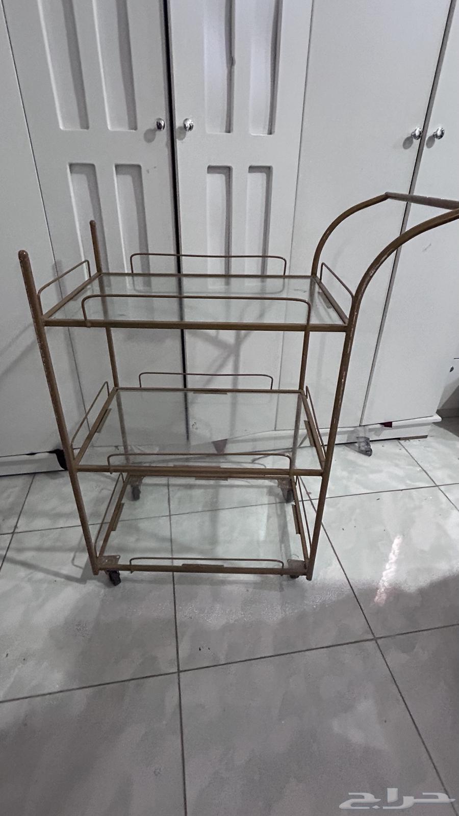 Reception table with circular stands and glass serving table63671748769410114