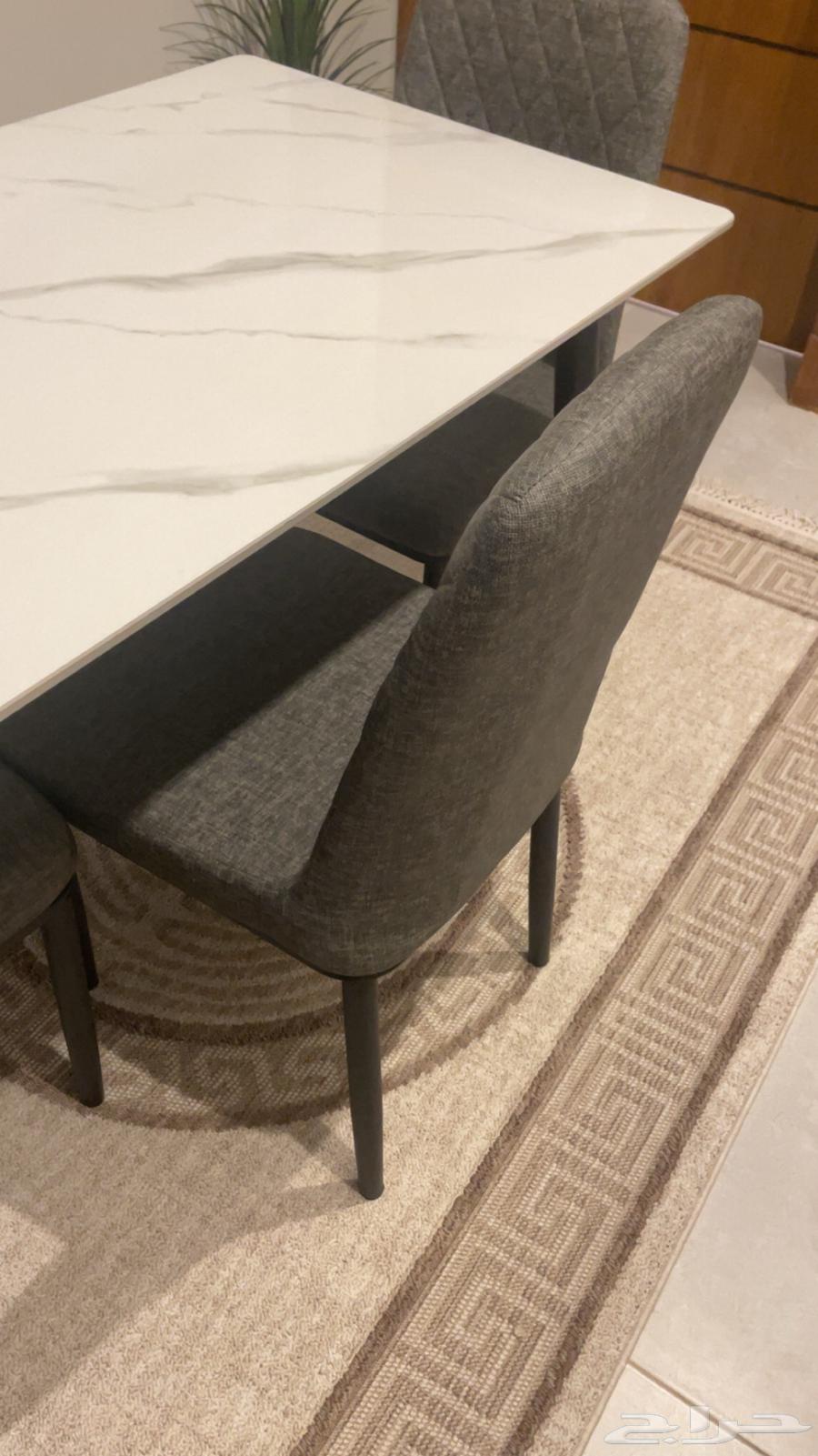 Dining table with 4 chairs63655424029955111