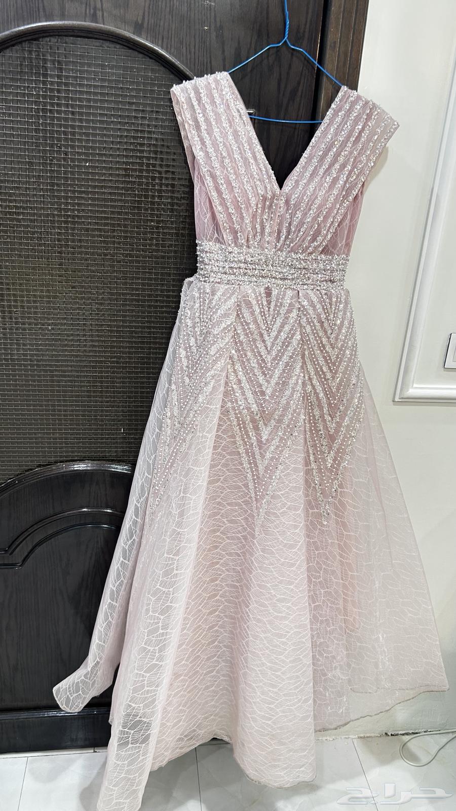 Dresses I wore once, bought them for eight hundred, selling them for two hundred riyals63655515347331111