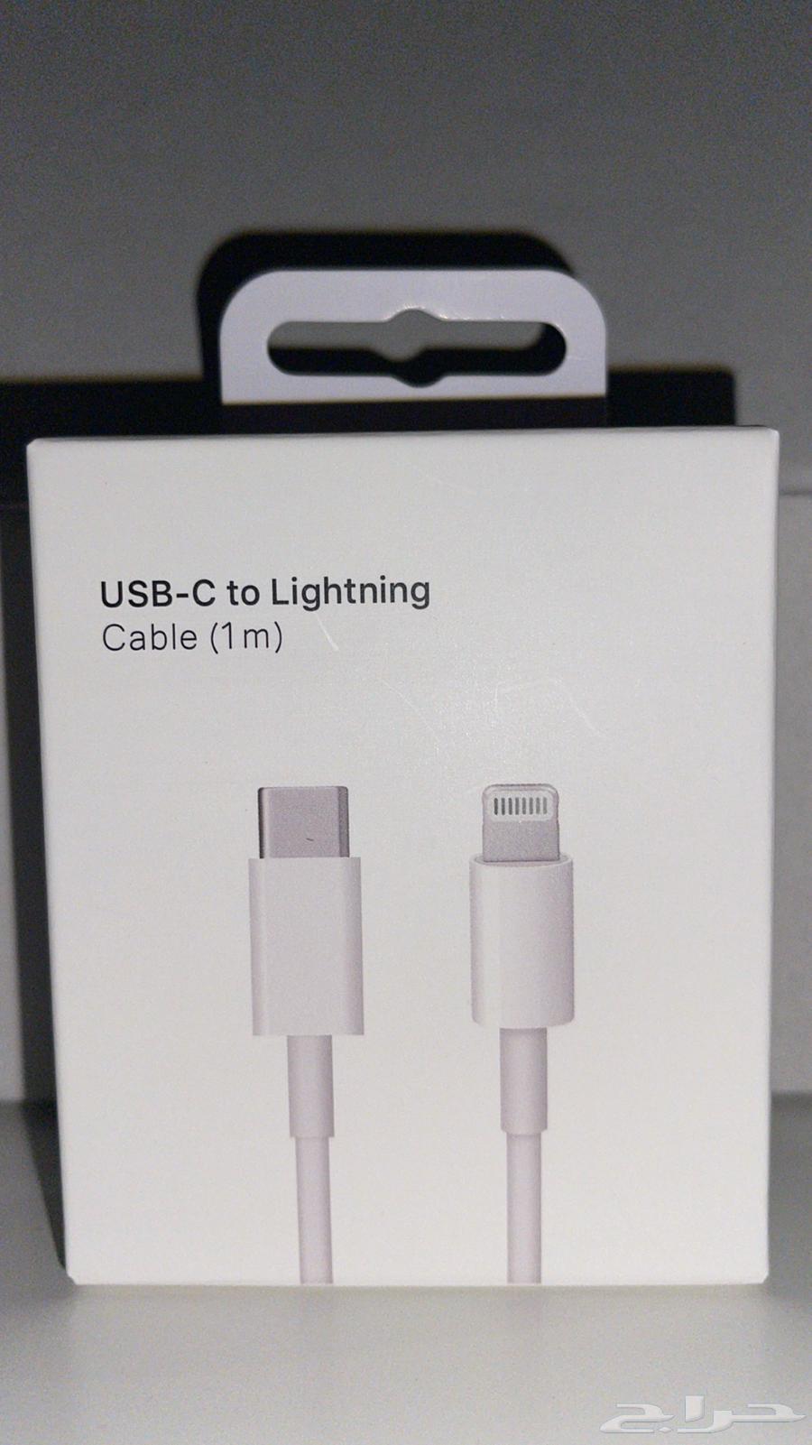 Charger and headphones and charger head63655511185923110