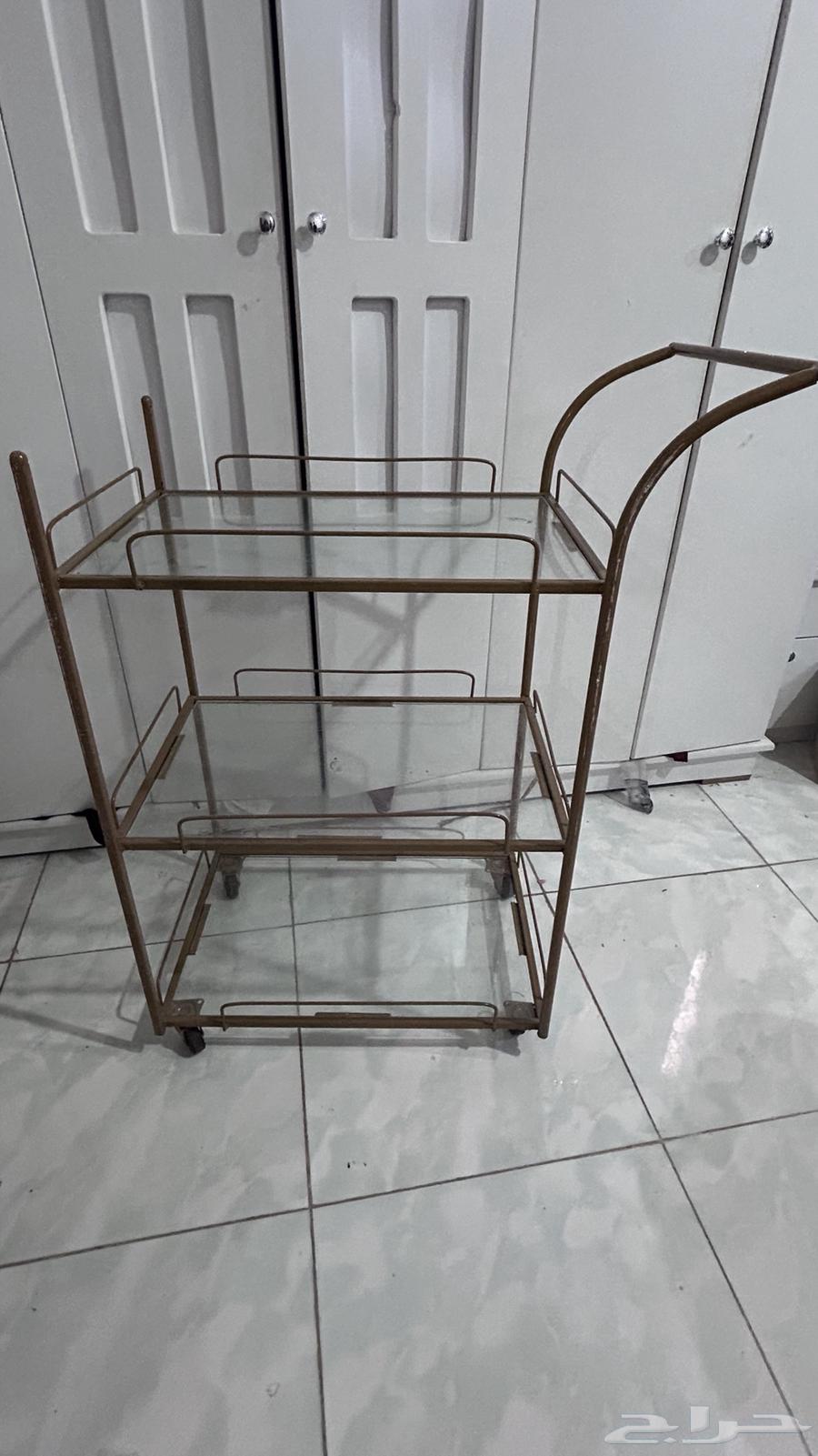 Reception table with circular stands and glass serving table63671748769410113