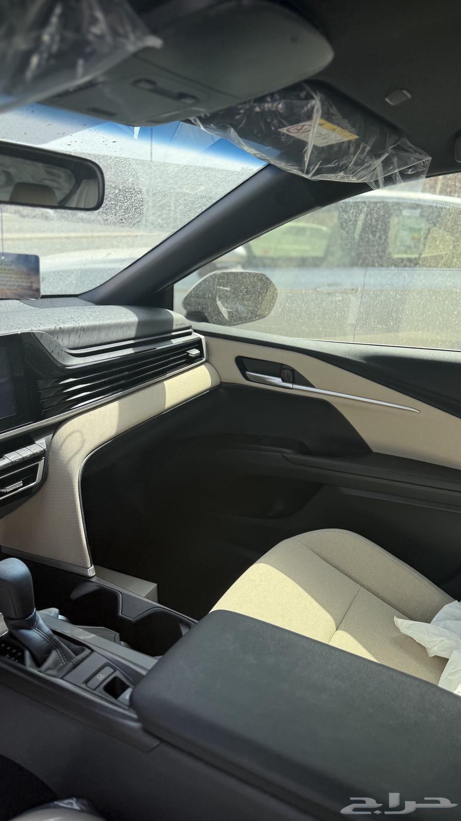 كامري 2025 E بنزين اسود سعودي ب119.000 شامل الضريبة63679098619393113