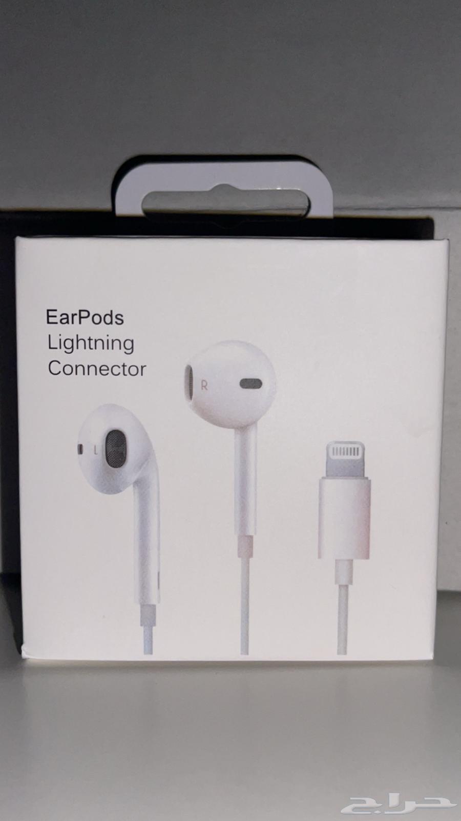 Charger and headphones and charger head63655511185923112