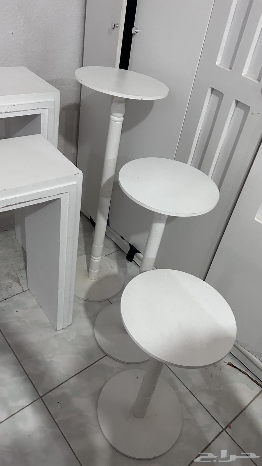Reception table with circular stands and glass serving table63671748769410111