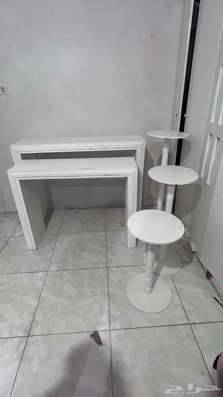 Reception table with circular stands and glass serving table63671748769410110