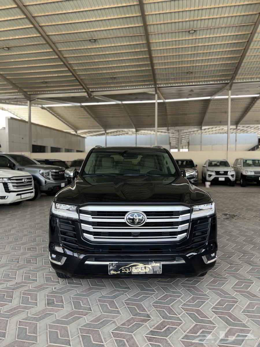 تويوتا لاندكروزر 2023   VX سعود ماشي 48 الف عليه حمايه كامل63680979909634110