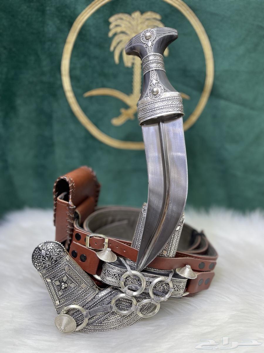 Silver dagger with natural horn handle and nail sheath63655506679938114